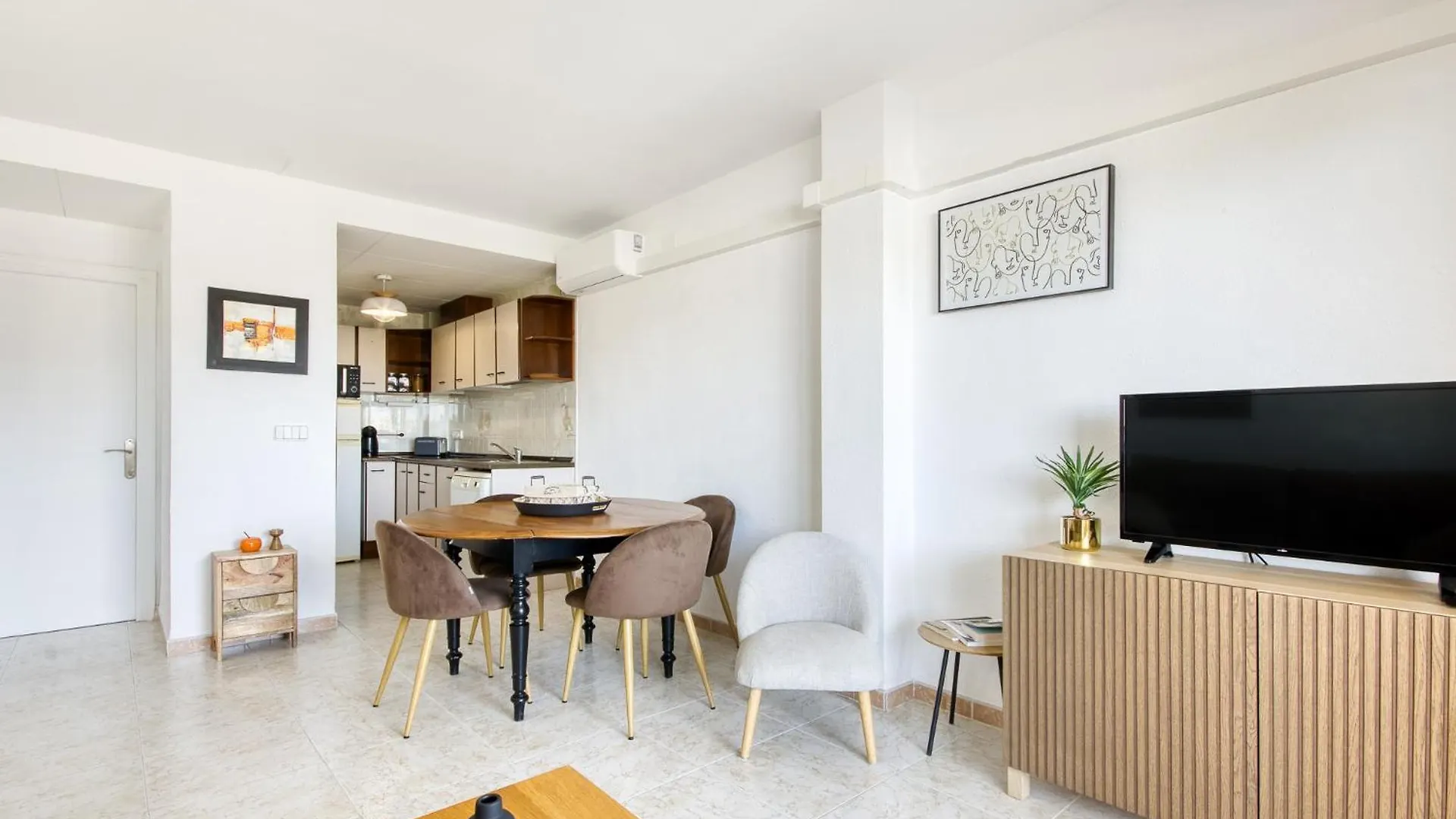 Port Thalssa 4 5 Apartment Roses 0*,